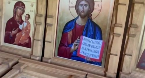 Священник, повесивший икону с Бандерой, был оправдан в Омске