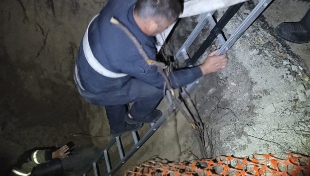 Житель Барнаула упал в яму, выкопанную во время ремонта коммуникаций