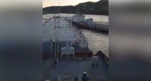 14News: до 140 тонн бензина могло попасть в Лену после столкновения танкеров
