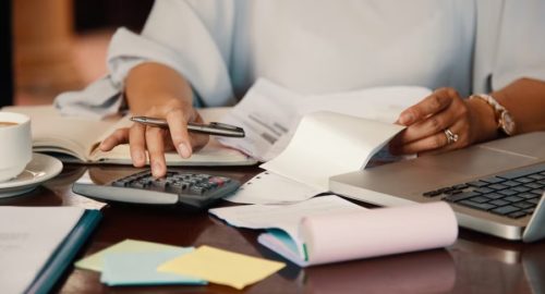 Прокуратура помогла жителям дома в Томске вернуть переплату за ЖКУ