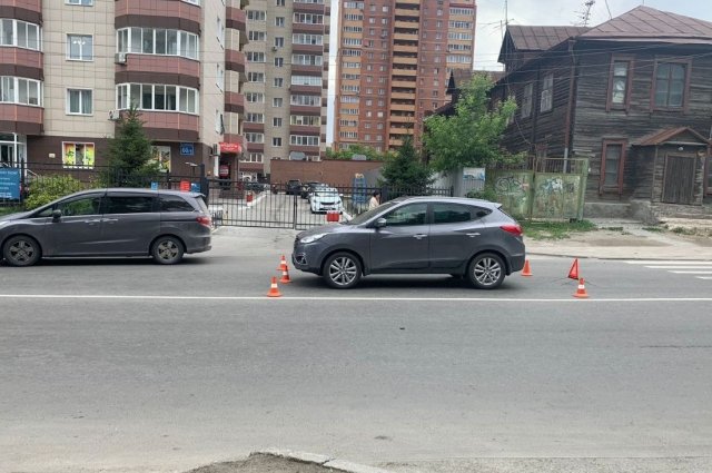В Новосибирске водитель автомобиля Hyundai наехал на 11-летнюю девочку
