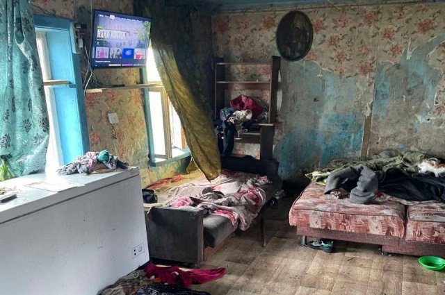 В Красноярске полиция изъяла из семьи пятерых детей из-за ужасных условий