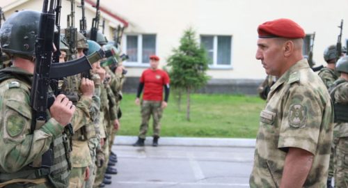 В Сибирском и Центральном округах Росгвардии прошли испытания на право ношения крапового берета