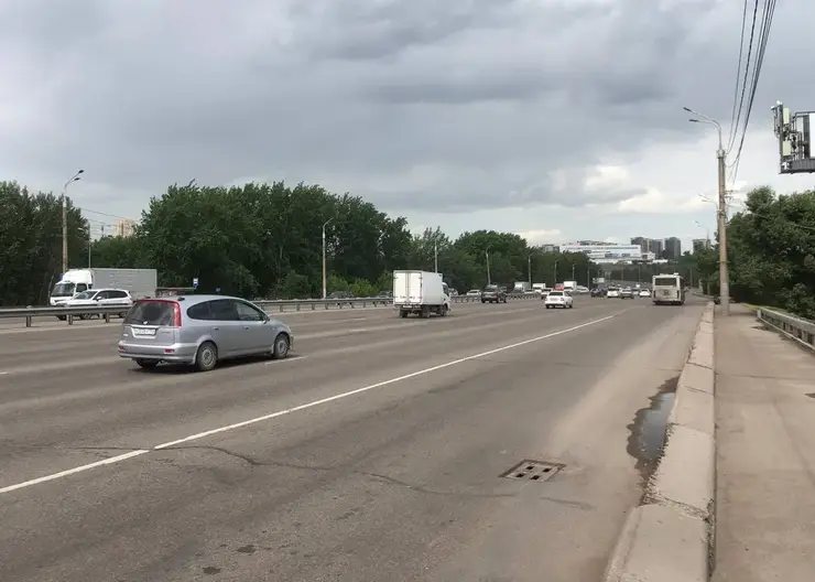 На Октябрьском мосту в Красноярске 1 июля запретят остановку из-за таджикского праздника