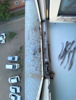 В Бийске четырехлетняя девочка упала с пятого этажа и погибла
