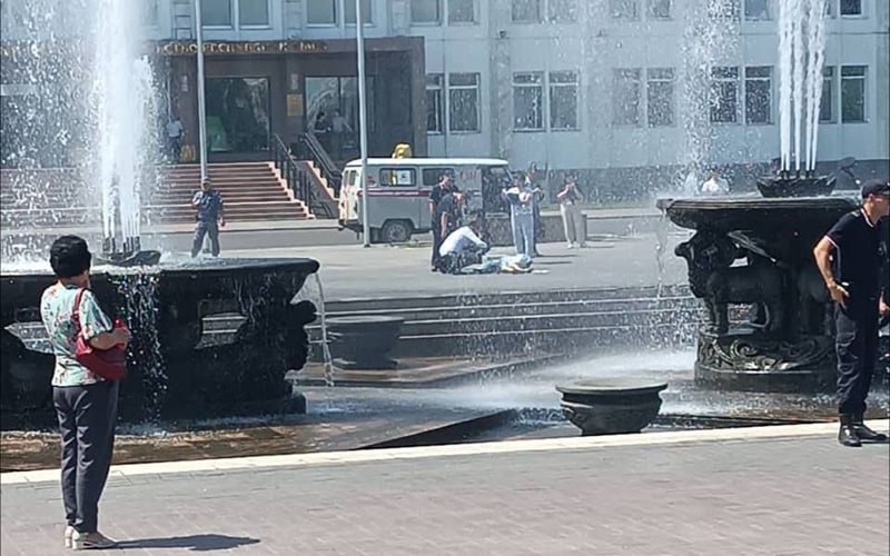 На центральной площади Кызыла зарезали 23-летнюю помощницу сенатора от Тувы