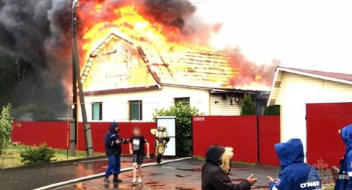 Пожар в Кировском районе Новосибирска уничтожил частный дом