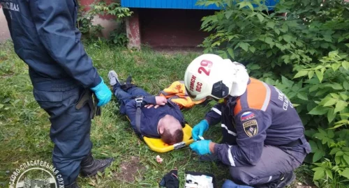 Житель Томска упал с водосточной трубы в попытке забраться в квартиру дочери