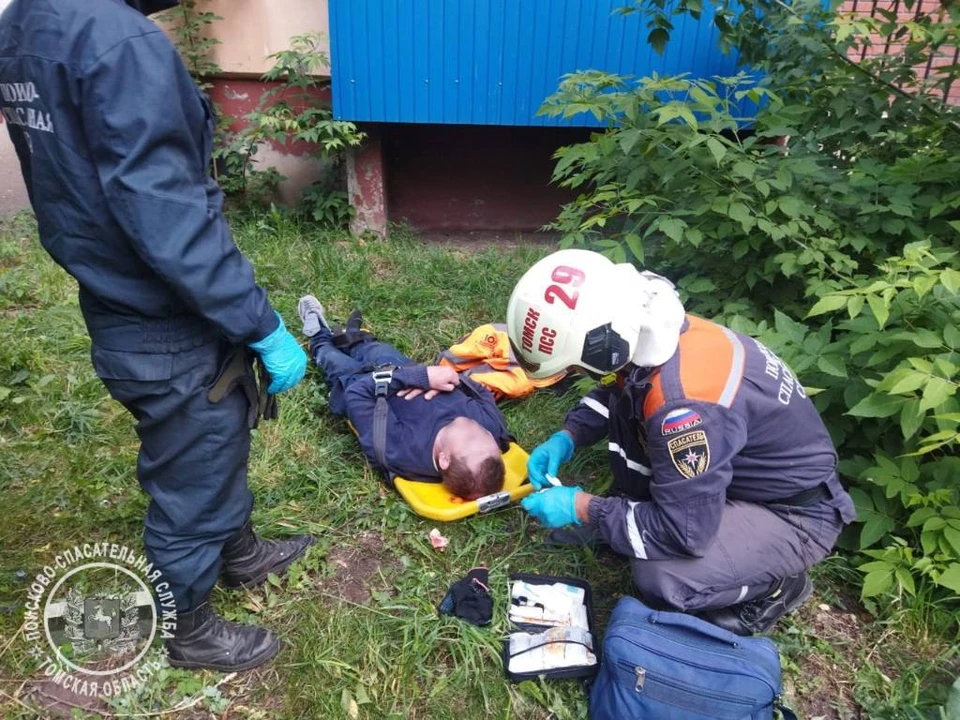 Житель Томска упал с водосточной трубы в попытке забраться в квартиру дочери