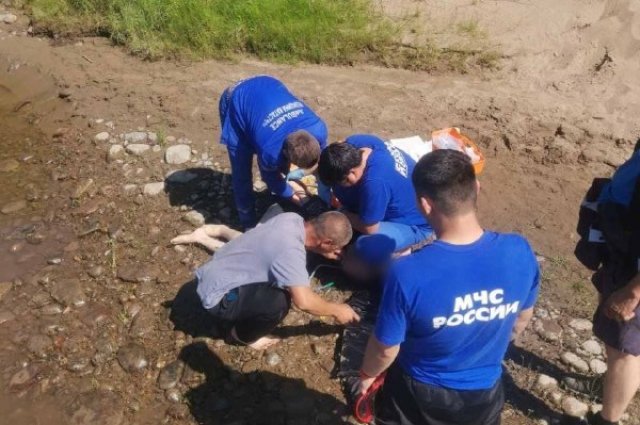 В Туве двое подростков спасли 11-летнюю девочку от утопления