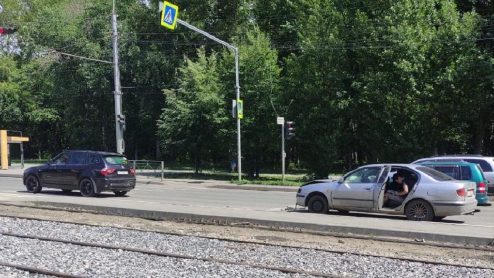 В Новосибирске в ДТП с двумя иномарками пострадала 7-летняя девочка