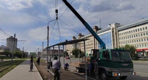 В Омске появились навесы на остановках новой маршрутной сети