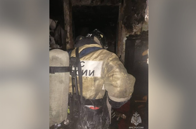 В Бийске при пожаре в многоэтажке спасли пятерых человек