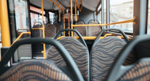 В Новосибирске кондуктор напала на пассажирку автобуса №14 и потеряла работу