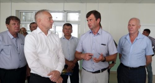 Губернатор Владимир Мазур оценил процесс строительства детской поликлиники в Асине