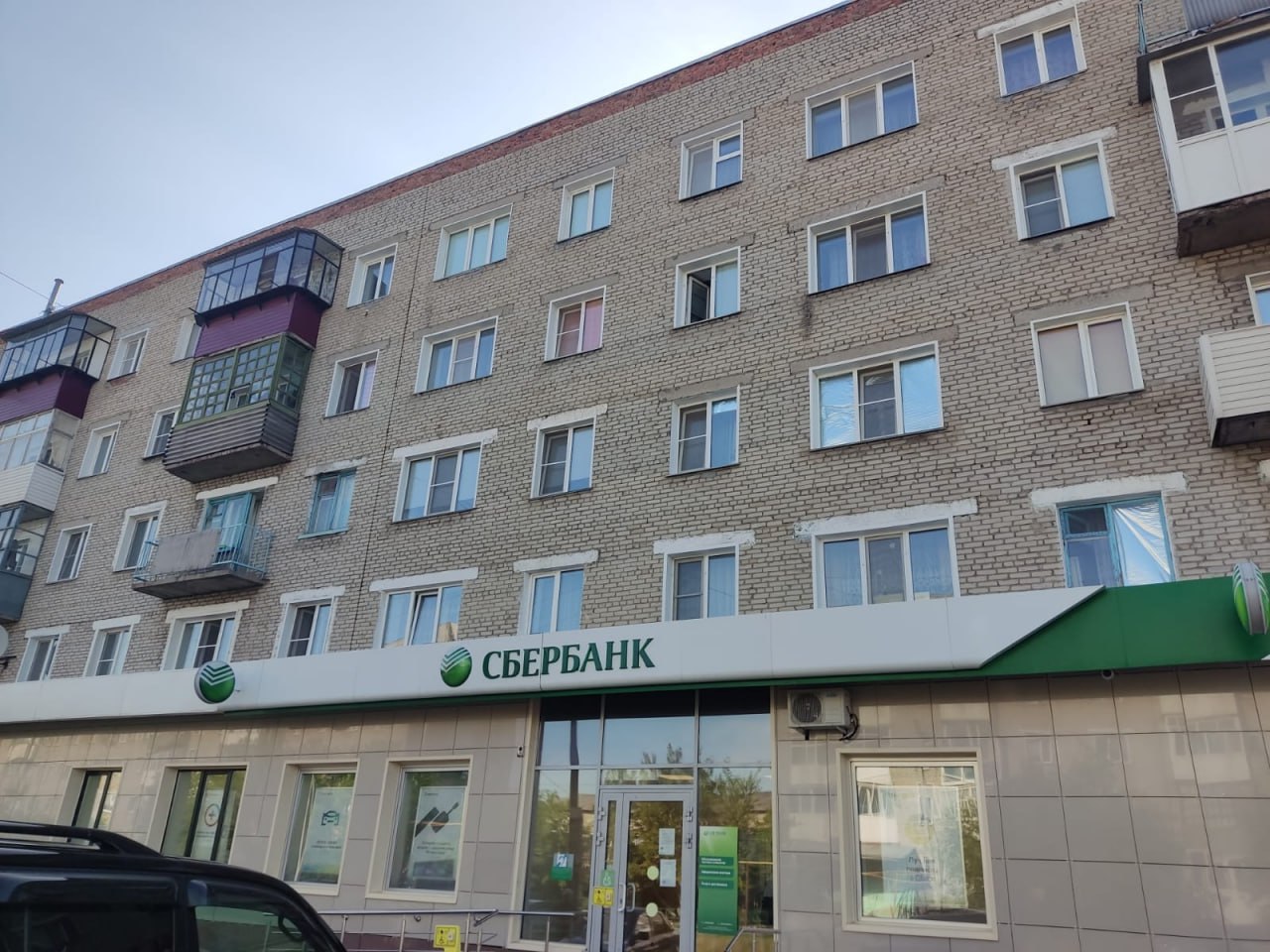 В Татарске 5-летний мальчик выпал из окна на четвертом этаже
