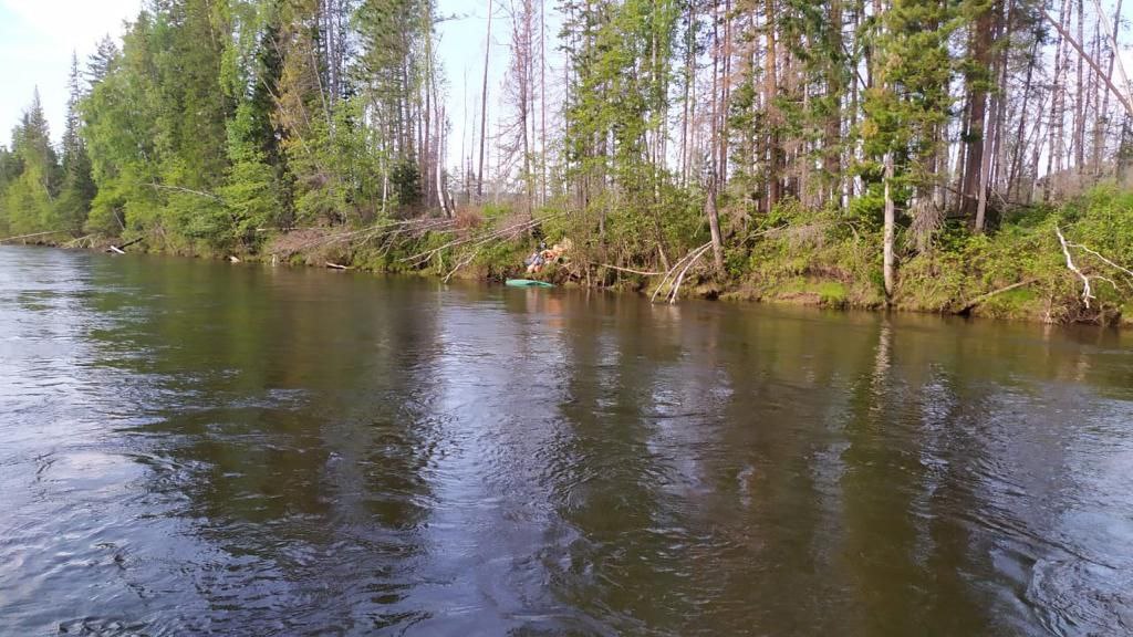 В Иркутской области семья с ребенком пропала во время рыбалки на лодке