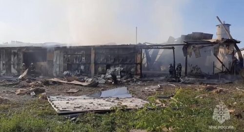 В Кемерове пожарные ликвидировали крупное возгорание на складе пиротехники