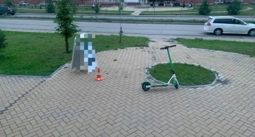 В Новосибирске подросток на электросамокате наехал на 3-летнего ребенка