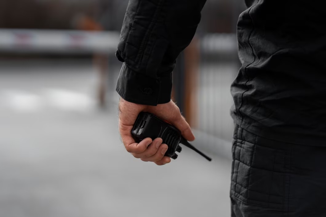 В Прокопьевске во время ссоры из-за парковки мужчина выстрелил в лицо оппонента