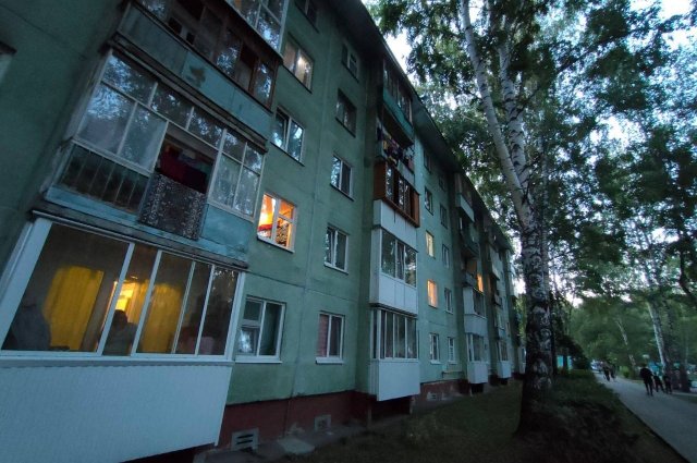 В Томске из окна второго этажа выпал 3-летний мальчик