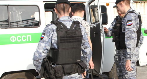 Из Новосибирска приставы выдворили 22-летнего жителя Афганистана
