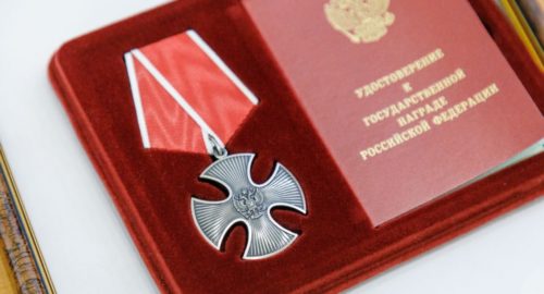 Мэр Иркутска Болотов передал семьям погибших бойцов СВО ордена Мужества