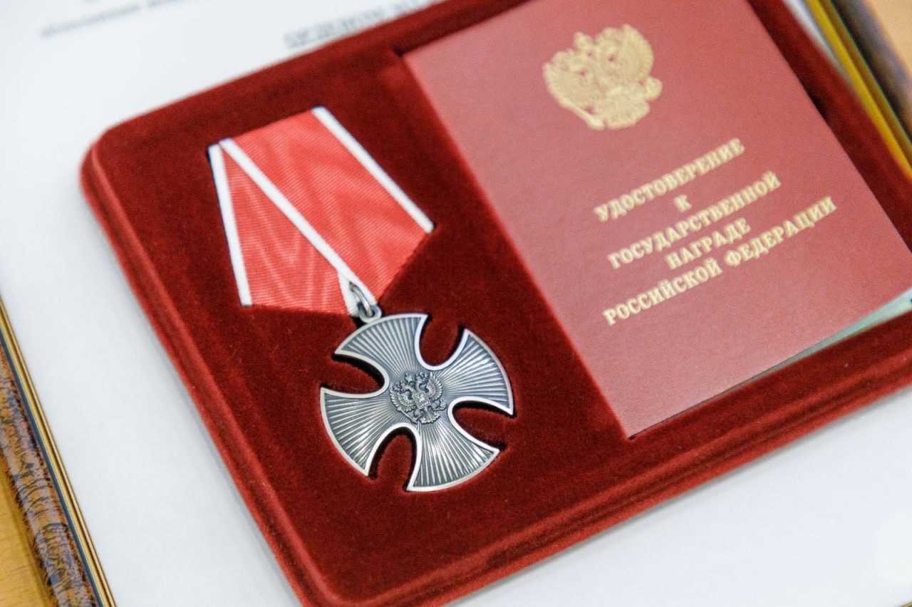 Мэр Иркутска Болотов передал семьям погибших бойцов СВО ордена Мужества
