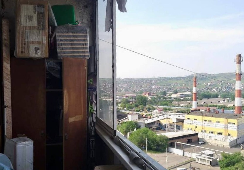 В Красноярске взыскивают деньги за травмы детей от падения балконной рамы