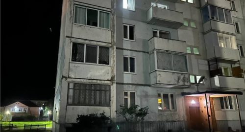 В Красноярском крае подросток из-за головокружения упал с третьего этажа