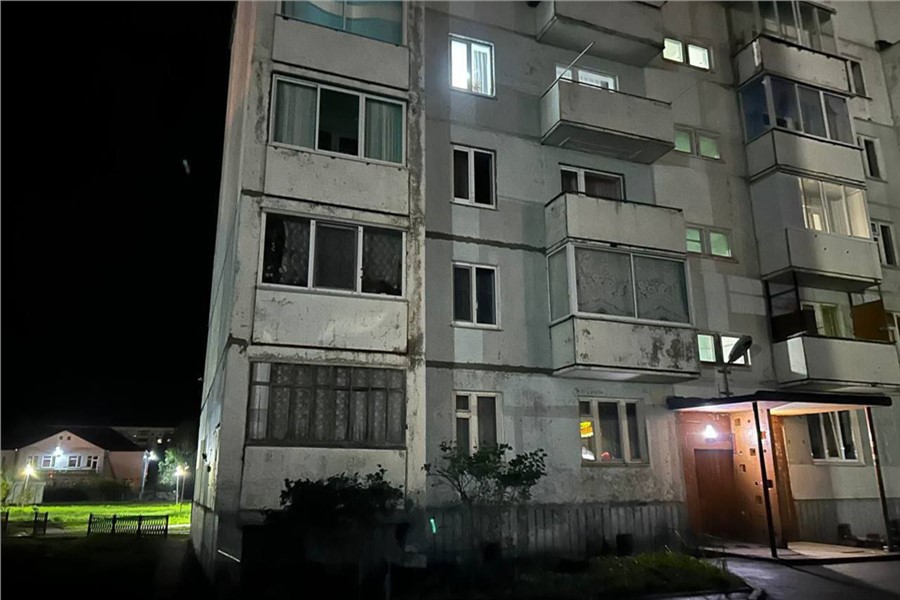 В Красноярском крае подросток из-за головокружения упал с третьего этажа