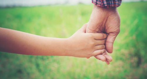Родители забыли трехлетнюю девочку на набережной в Новосибирске ночью