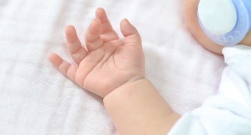 В Екатеринбурге молодая мать во сне случайно задавила младенца