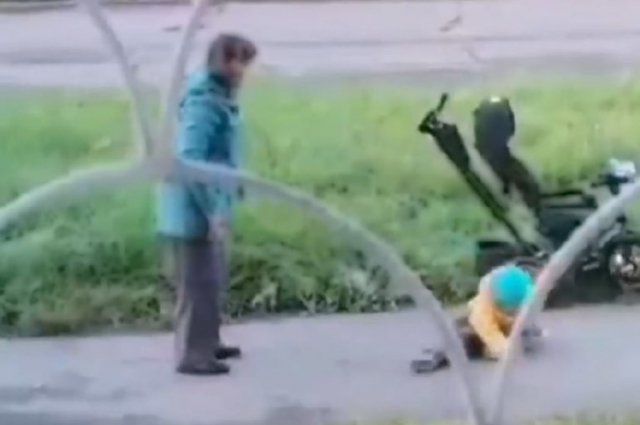 В Усть-Илимске 68-летняя бабушка ударила двухлетнего внука по лицу за капризы