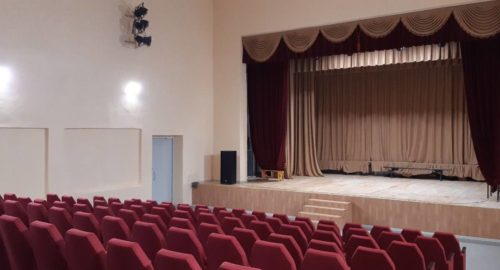 В Омске состоялся спектакль с Домогаровым в главной роли