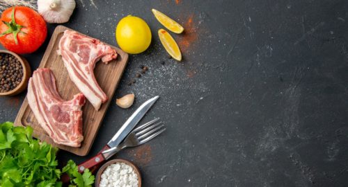 Жители Омска переедают мясо и употребляют слишком мало овощей и фруктов