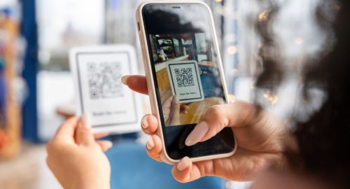 QR-коды для чтения книг появились в иркутских трамваях и троллейбусах