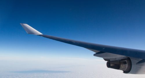Над Новосибирском заметили странный самолет со спутниковой тарелкой на крыше