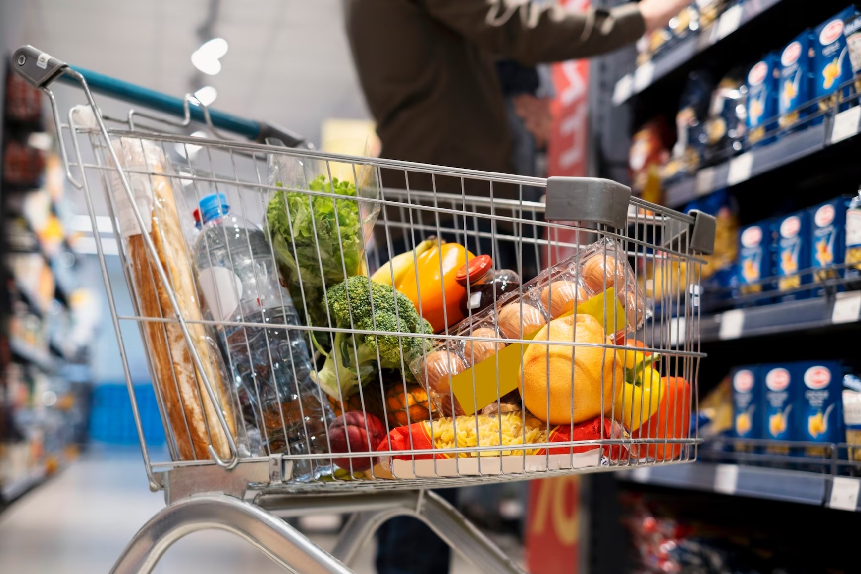 Популярные продукты взлетели в цене в магазинах Омска всего за неделю