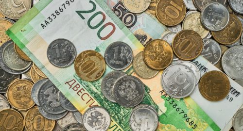 Каждый пятый житель Кузбасса не знает размер зарплаты его супруги или супруга