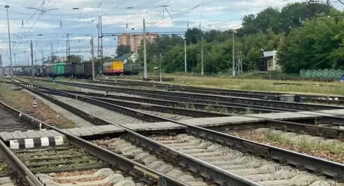 В Красноярске в районе станции Бугач под колесами поезда погиб мужчина