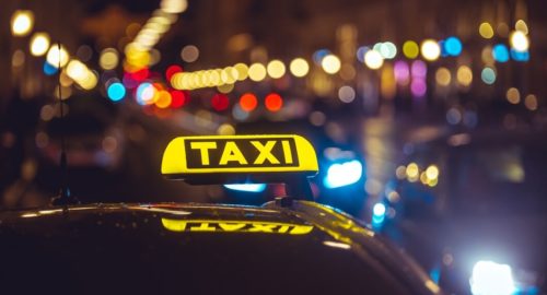 Таксист стал жертвой ограбления несовершеннолетними в Кемерове