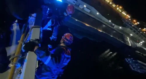 В Тюмени с Моста влюбленных сняли мужчину в бессознательном состоянии