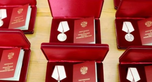 Президент Путин наградил новосибирскую женщину за воспитание 10 детей
