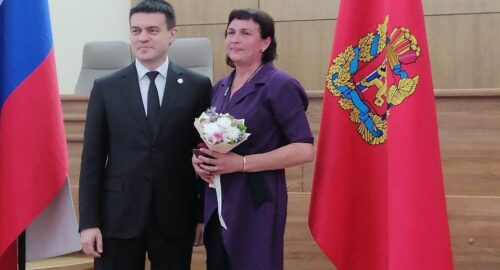 Губернатор Красноярского края Котюков вручил награду матери 10 детей