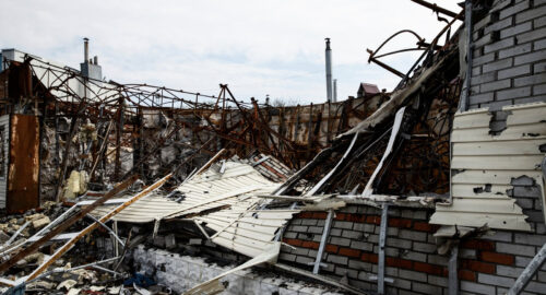 Мощный ураган сорвал крыши домов в Новосибирской области