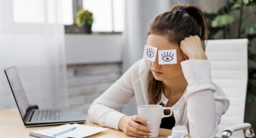 Эксперты рассказали омичам, как не отвлекаться на работе