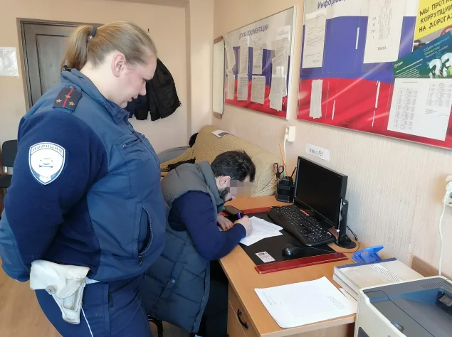 В Тюмени оштрафовали мужчин за танцы на дороге