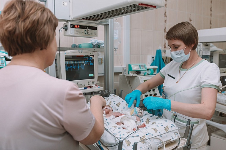 Тюменские врачи спасли крошечного малыша весом 510 граммов