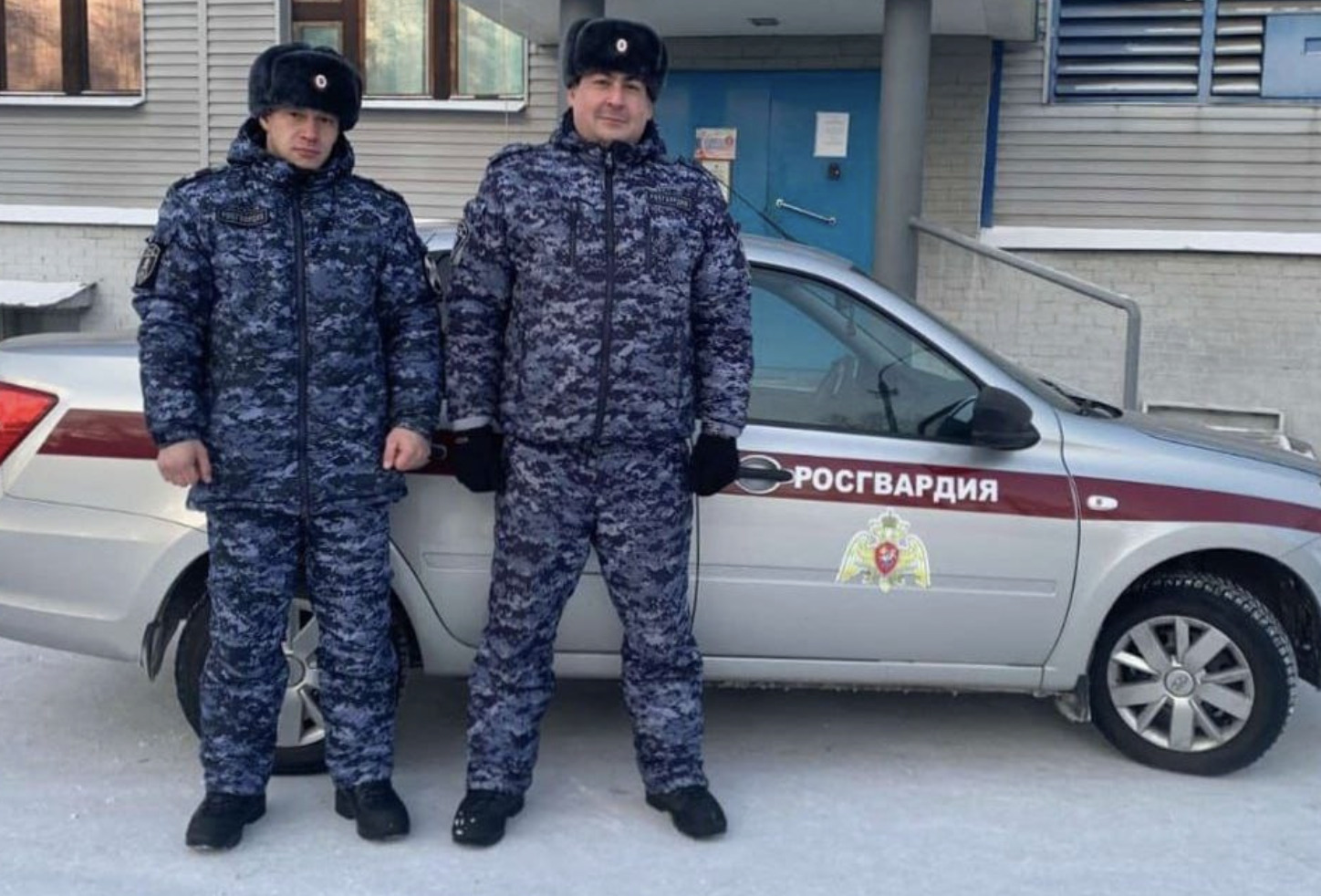 В Иркутской области сотрудники Росгвардии спасли замерзавшего на морозе мужчину